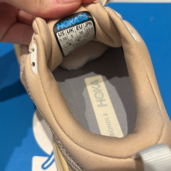 HOKA Women Bondi 8 Running Shoe Sneaker 1127952 - Picture 6 of 7